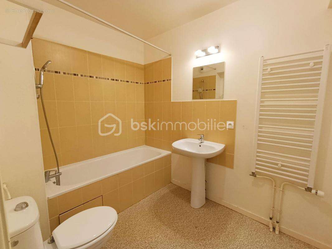 Appartement à LE MESNIL-SAINT-DENIS