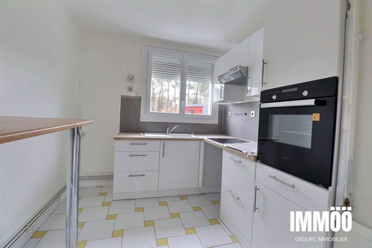 Appartement 81 m² à Notre-Dame-De-Bondeville  - photo 3