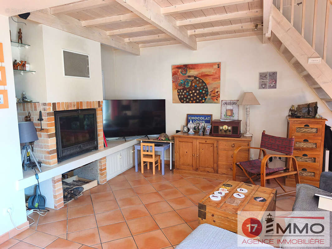 Maison familiale avec piscine, double garage et nombreuses dépendances - photo 6