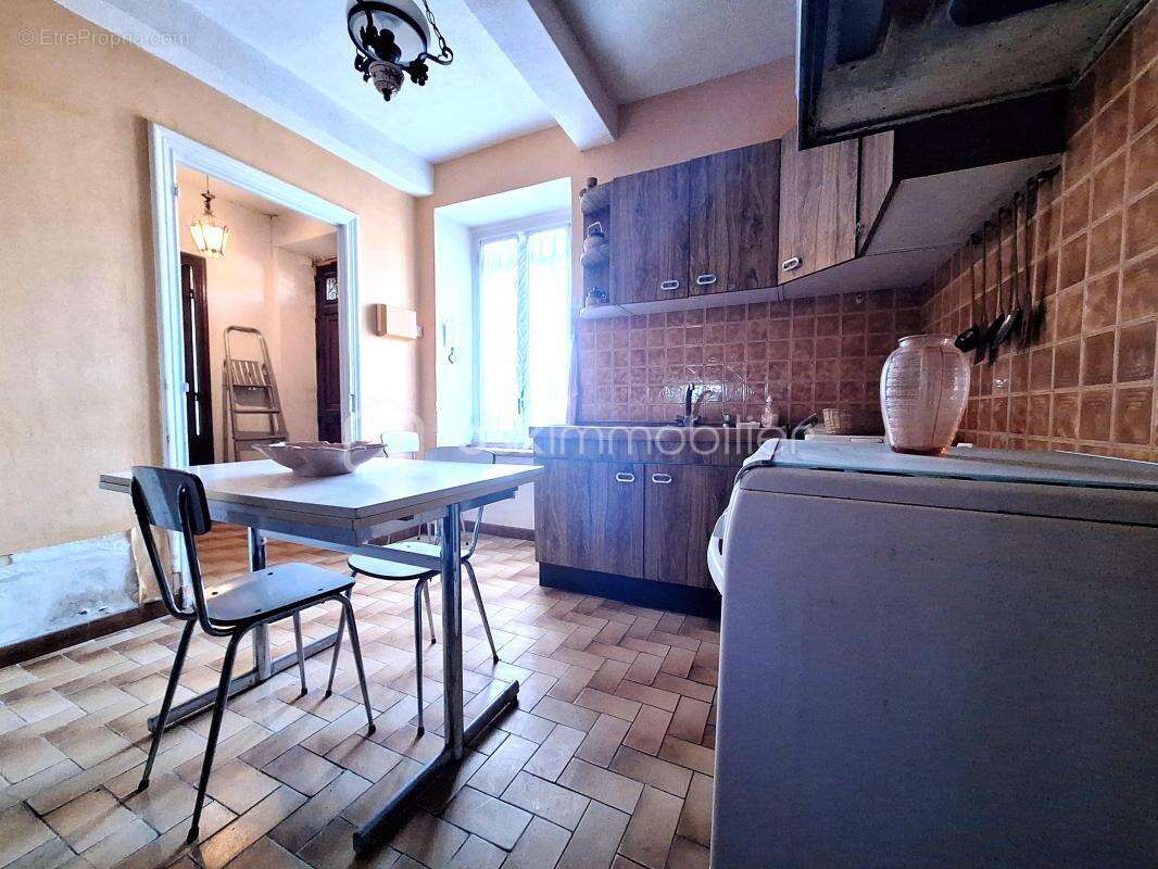 Maison de village - fort potentiel - 88 m2 - 3 chambres - cellier - grenier amenageable - terrasse - photo 8
