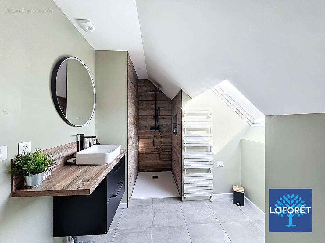 Maison à D'HUISON-LONGUEVILLE