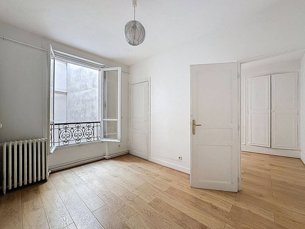 Appartement à PARIS-14E