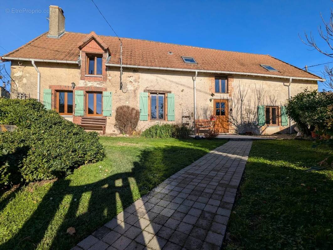 Maison à BRIGUEIL-LE-CHANTRE