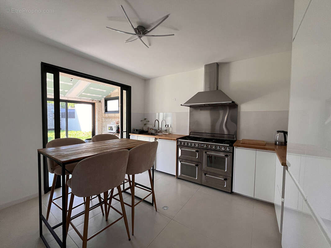 Maison à L'ISLE-SUR-LA-SORGUE