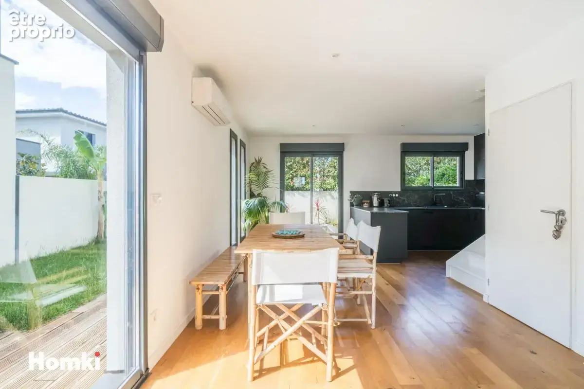 Maison contemporaine, piscine et jardin végétalisé à Villeneuve-lès-Maguelone - photo 6