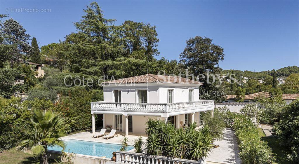 Maison à LA ROQUETTE-SUR-SIAGNE