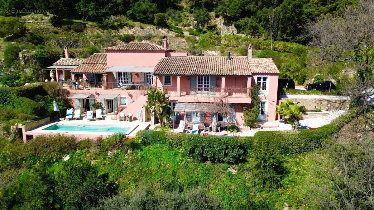 Maison à LA GARDE-FREINET