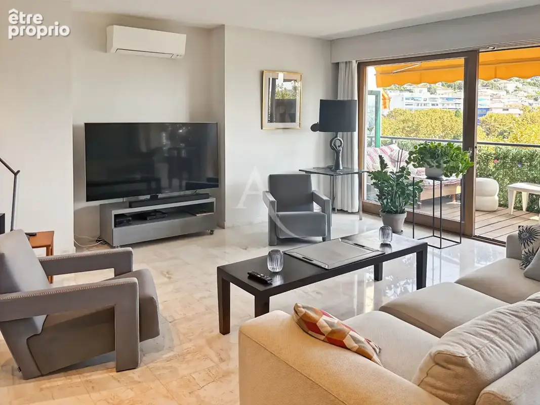 **Le Cannet Mairie ** Superbe 2/3 pièces avec terrasse vue mer** 83m² + box - photo 3