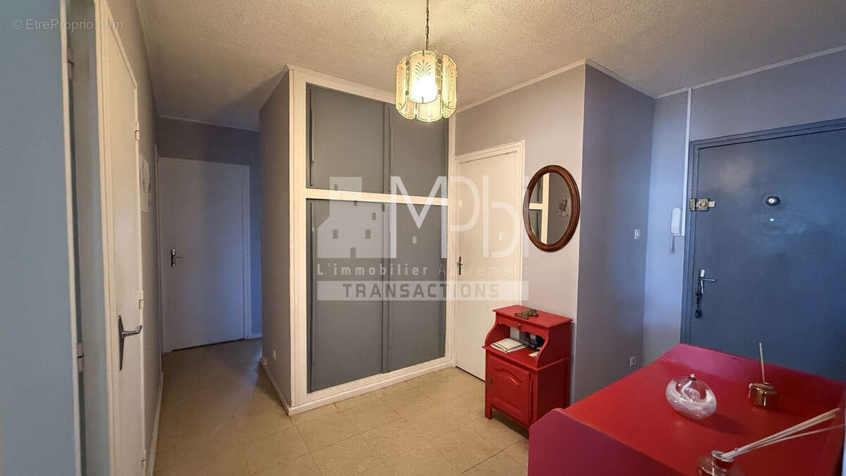 Appartement à PERONNAS