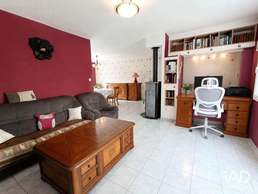 Maison 115 m² à Saint-Laurent-En-Gatines  - photo 8