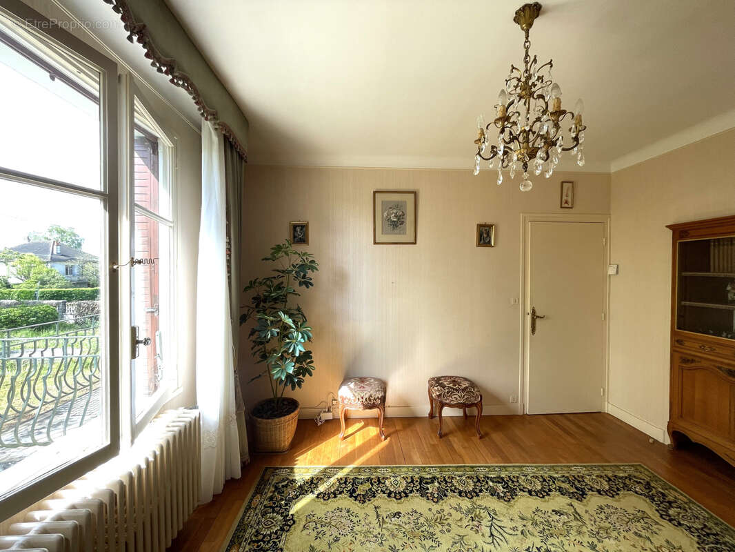 Grande Maison -  4 Chambres - Garages - photo 4