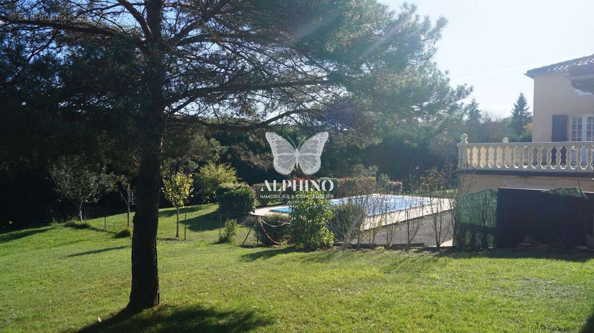 Maison à SAINT-MARTIAL-DE-VALETTE