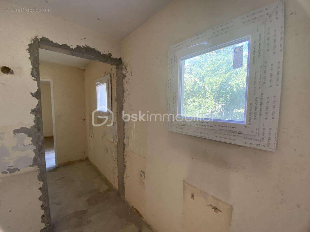 SAINT-CHRISTOL ((84) -  Créez votre T2 sur mesure ! Plateau sous forme d'appartement de 68 m² env. situé au 1er étage avec ascen - photo 10