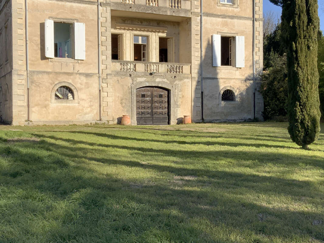 Appartement de 215 m2 dans un château avec parc. - photo 4