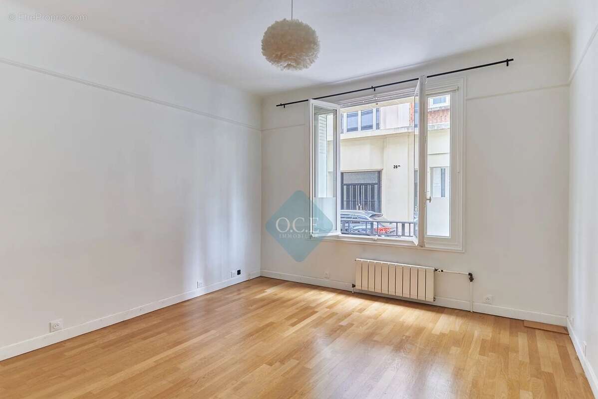 Appartement à PARIS-16E