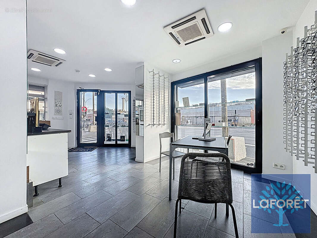 Commerce à NEUILLY-PLAISANCE