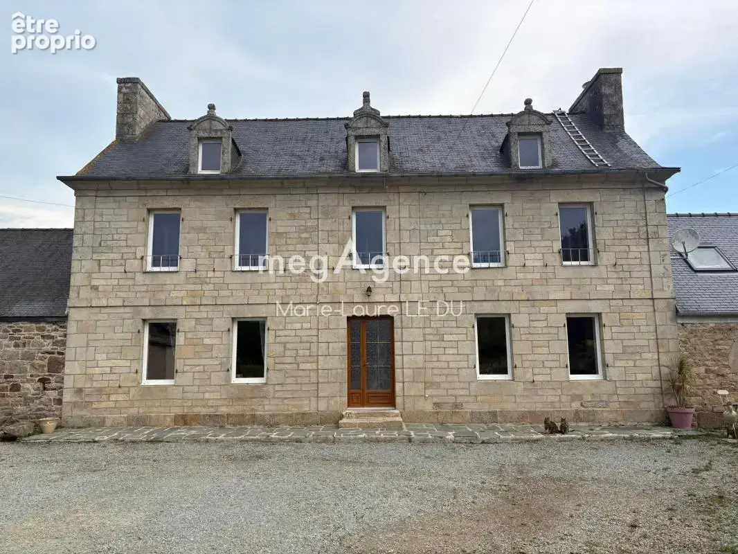 2 Maisons de caractere avec hangars sur terrain 18500m² environ - photo 2