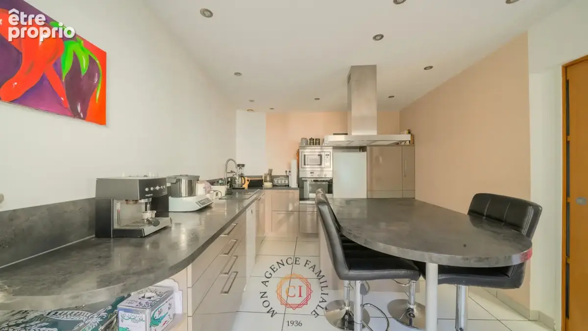 Dans le centre de Riom, une charmante maison d'environ 207m2 avec terrasse intérieure - photo 3