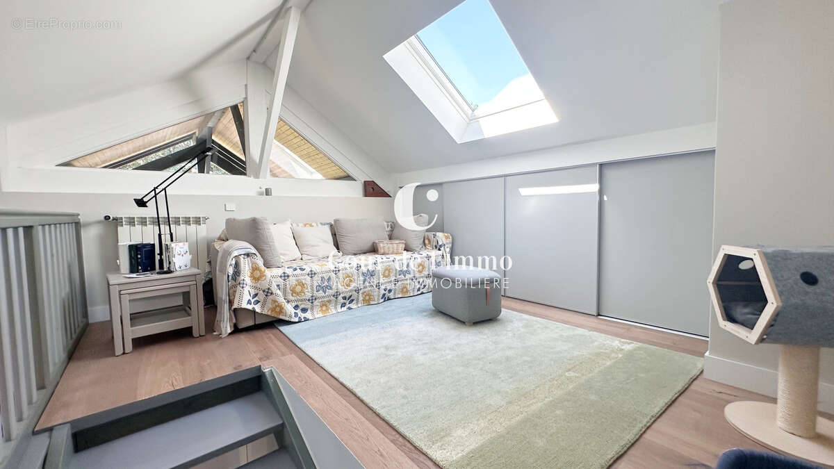FEIGÈRES   Corps de ferme du XVIIIe siècle rénové   À 3 min de Genève A VENDRE - photo 15