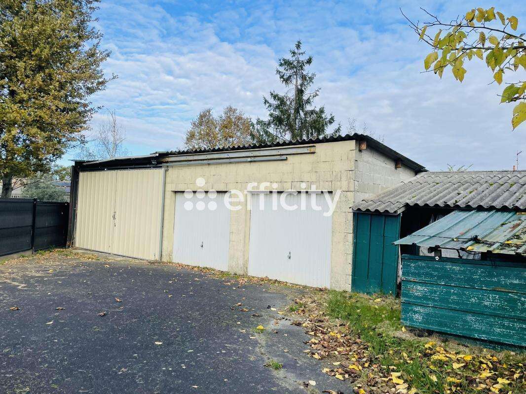 Maison à BEYCHAC-ET-CAILLAU