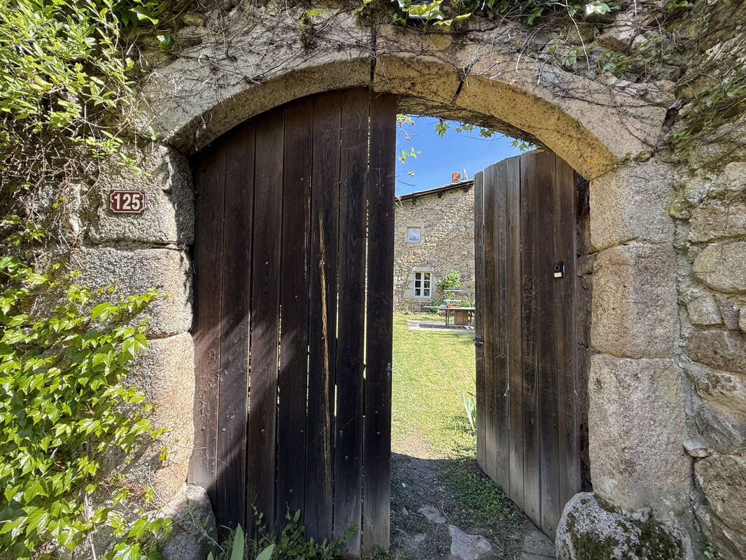 Maison à MACLAS