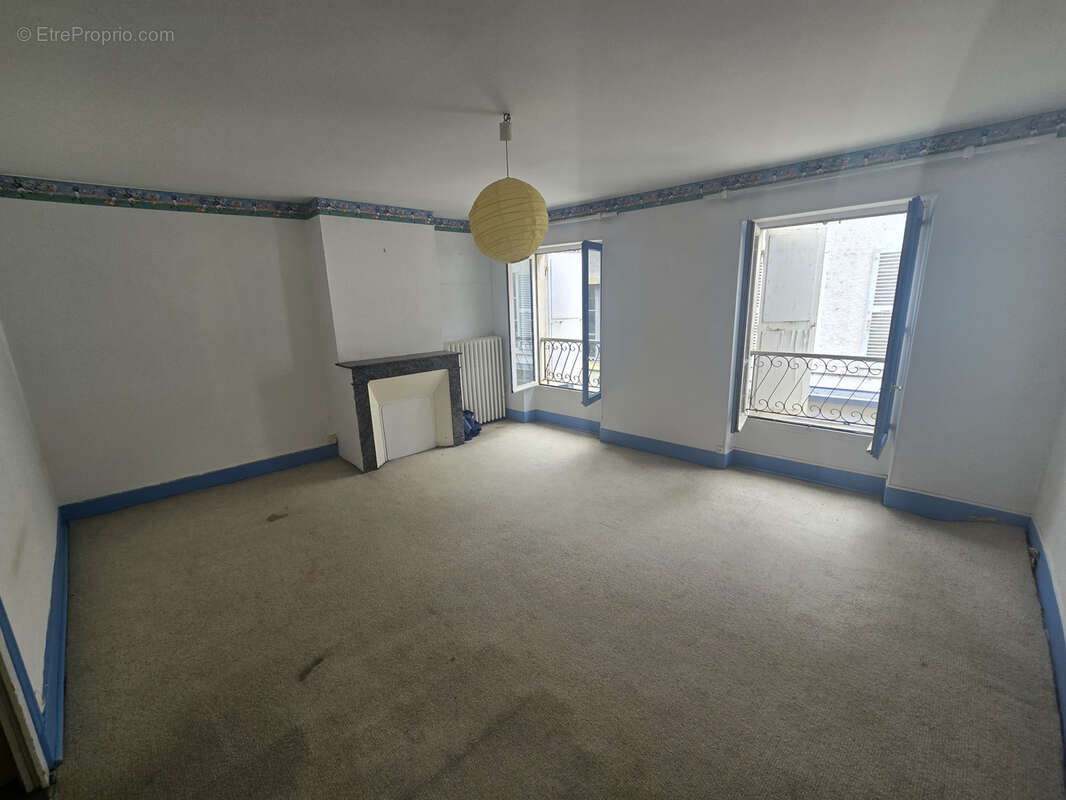 Maison à DUN-SUR-AURON