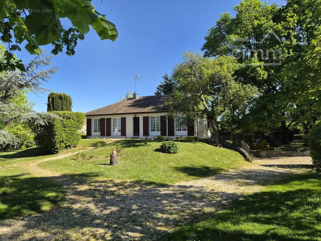 Maison à SAINT-ELOY-DE-GY