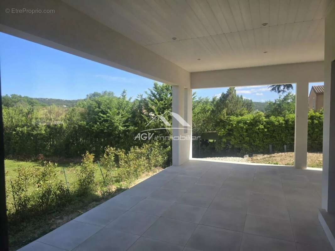 Maison à SAINT-JULIEN-LES-ROSIERS