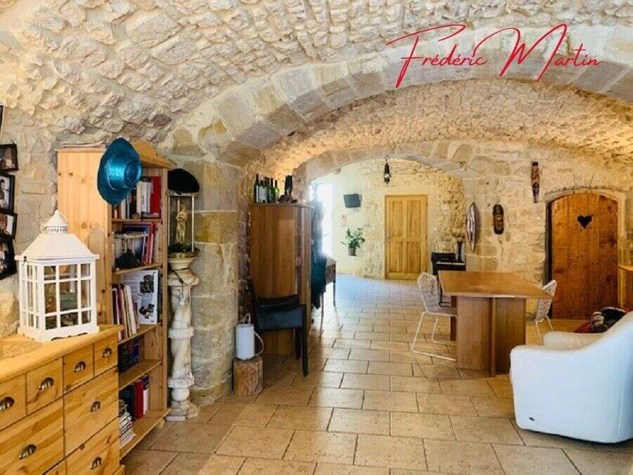Maison 250 m² à Uzes  - photo 5