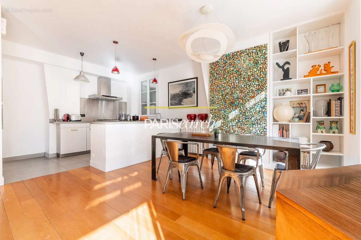 Appartement à PARIS-16E
