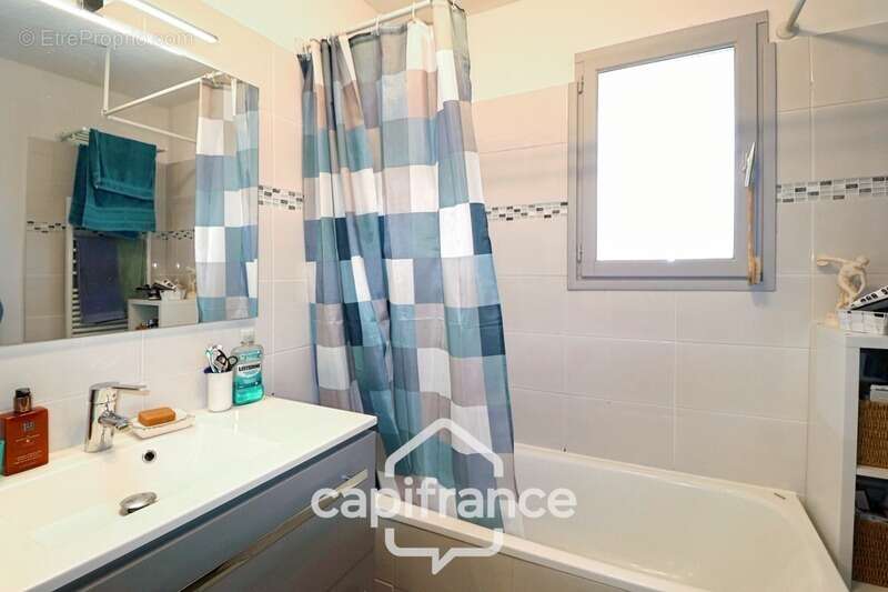 Maison à SAINT-CYR-SUR-MER