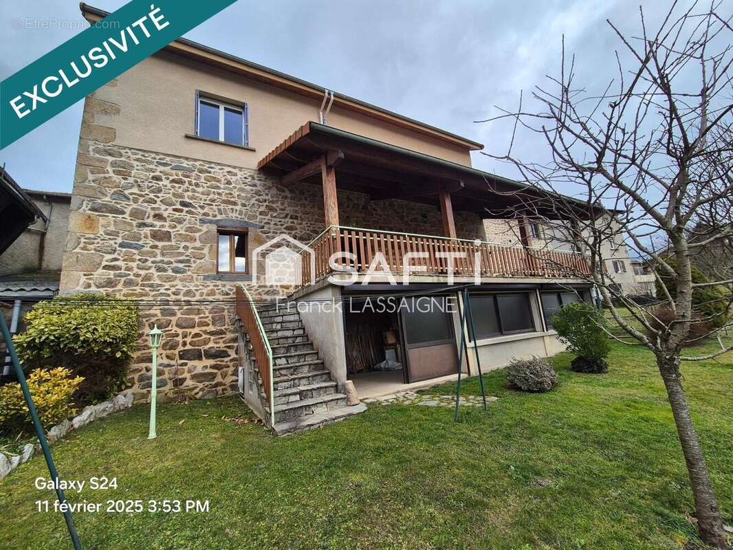 Maison 196 m² à Bertignat  - photo 2