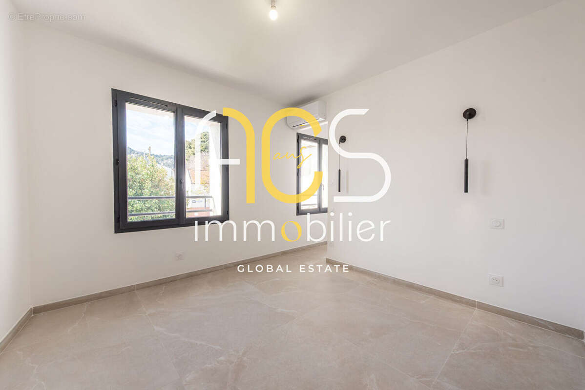 Maison à CHATEAUNEUF-LES-MARTIGUES