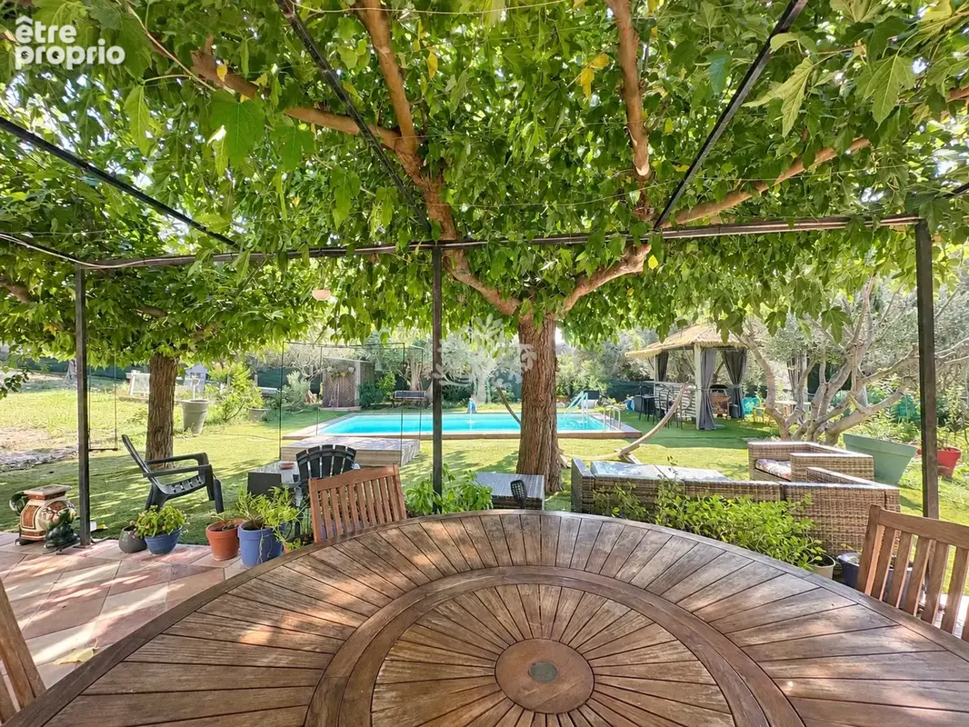 Maison de plain-pied 131 m2   Terrain de 2 000 m2 avec piscine et pool house - photo 8