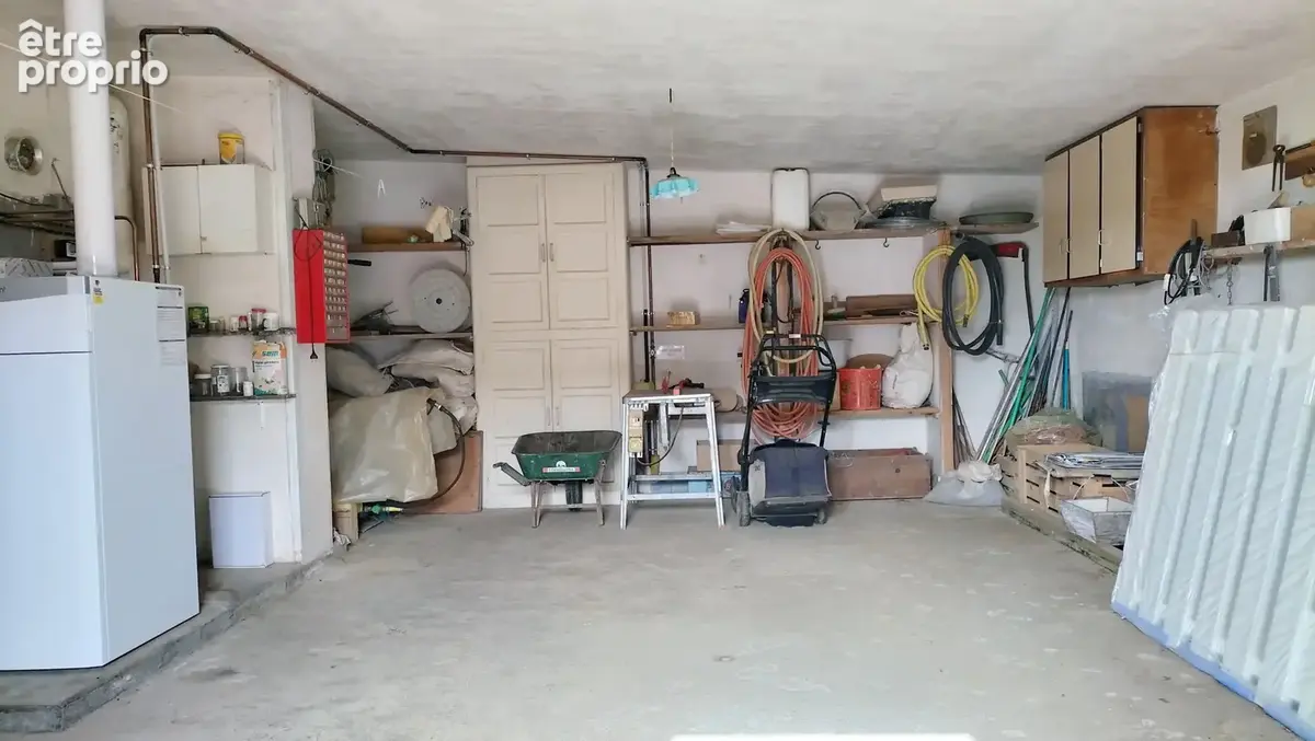 Maison familiale avec dépendances et terrain - photo 12