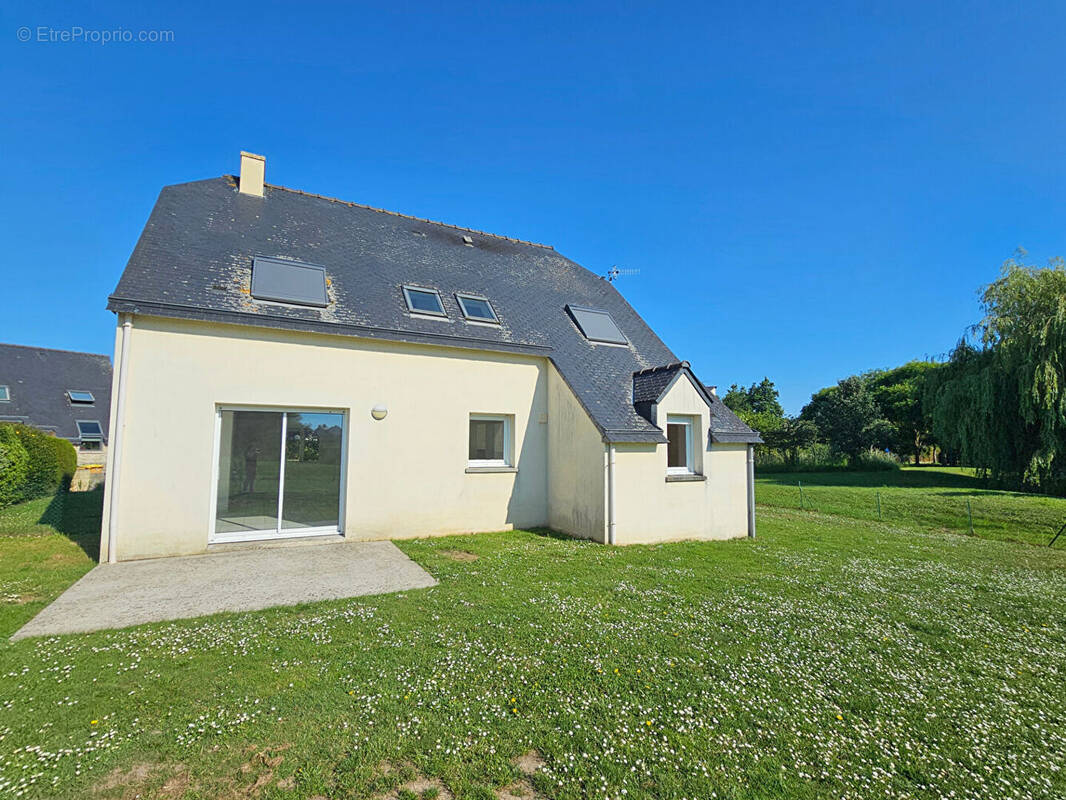 Maison à YFFINIAC