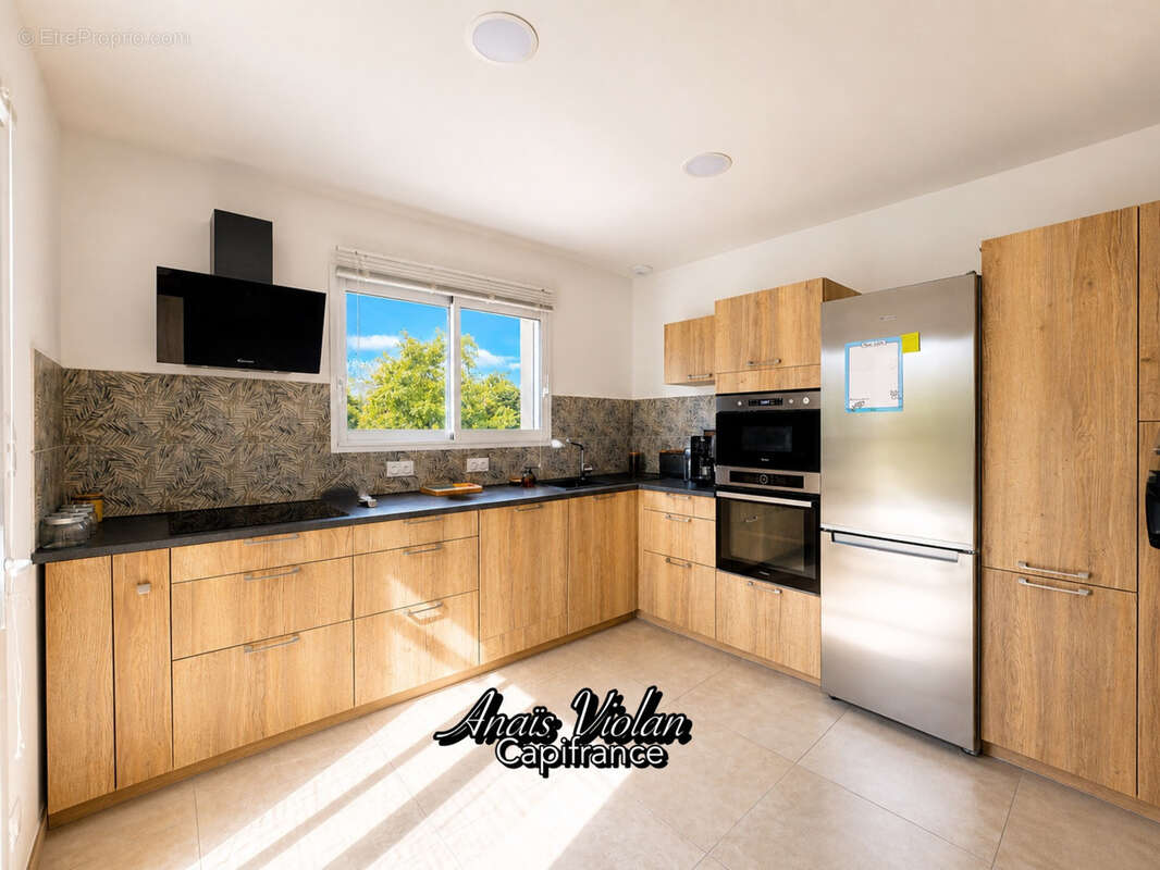 Villa d'exception à vendre 5 pièces avec piscine, jardin, terrasse et garage (34160) - photo 3