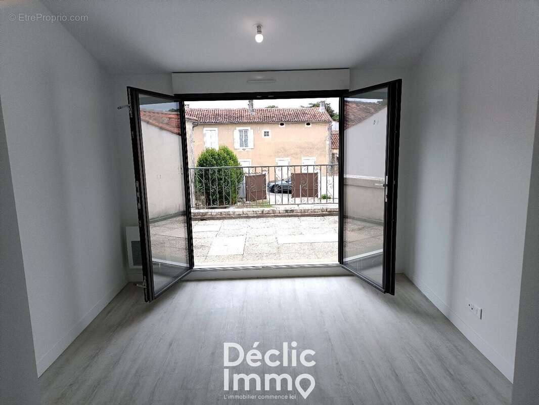 Maison à SAINT-HILAIRE-DE-VILLEFRANCHE