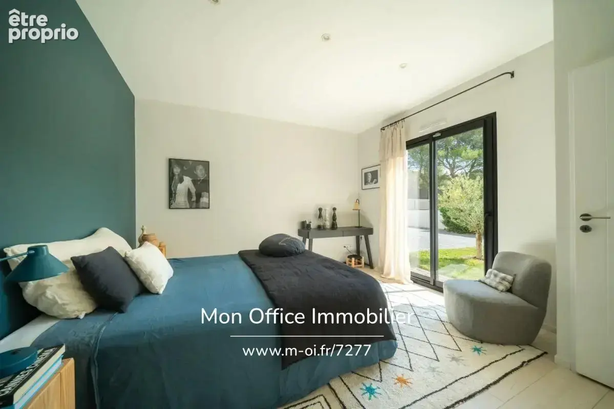 Référence : 7277-ABO - Maison contemporaine de 240 m² avec piscine et vue dégagée – Saint-Marc-Jaumegarde - photo 9