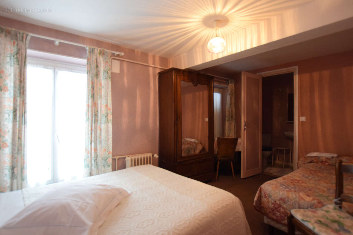 Commerce à DUN-LES-PLACES