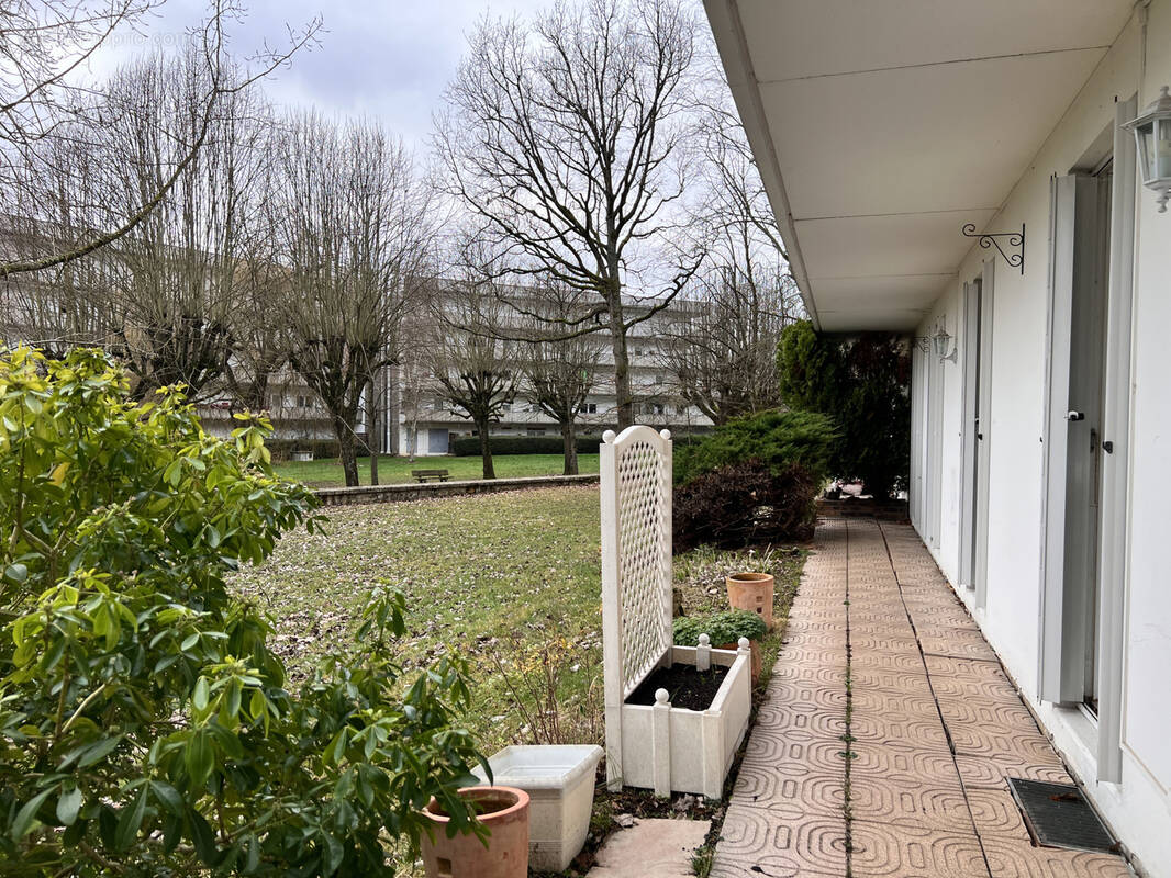 Appartement à VAUX-LE-PENIL