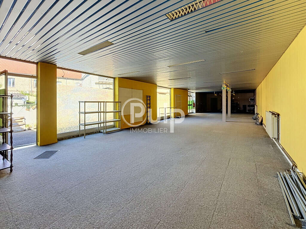 local commercial, appartement et hangar - Centre-ville de Frévent - photo 3