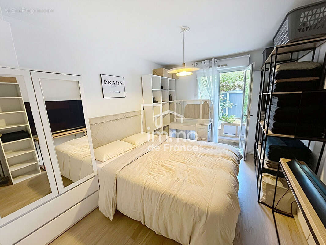 Magnifique T2 de 51 m² en rez-de-jardin avec piscine, garage et place de parking - photo 6