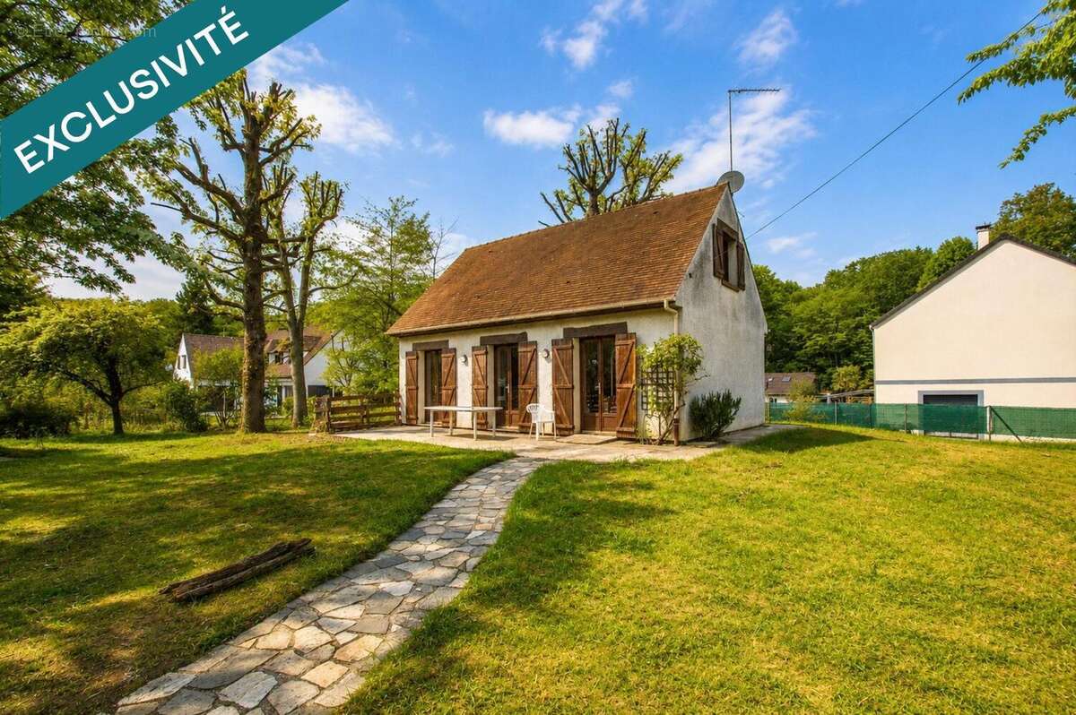 Photo 2 - Maison à LE MESNIL-SAINT-DENIS