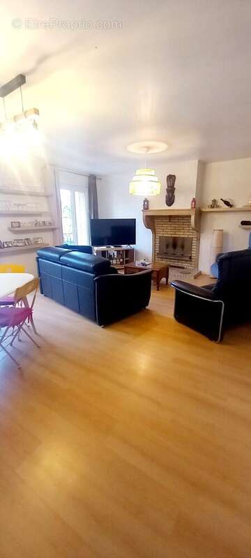 Maison à BAGE-LA-VILLE