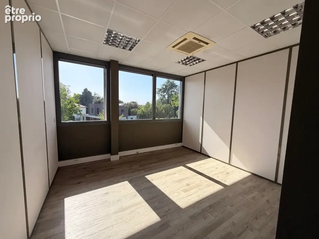 Plateau de bureaux à vendre SAINTE FOY LES LYON (69), bureaux d'une surface de 190 m² (partie privative) et 20 m² de parties com - photo 12