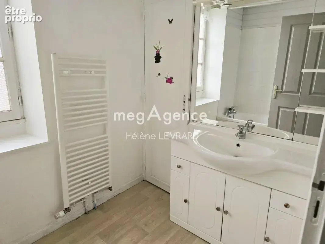 Évron centre-ville : maison 3 chambres avec courette - photo 6