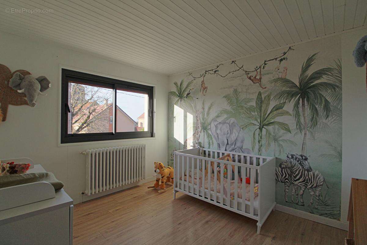 Maison à MONTHOLIER