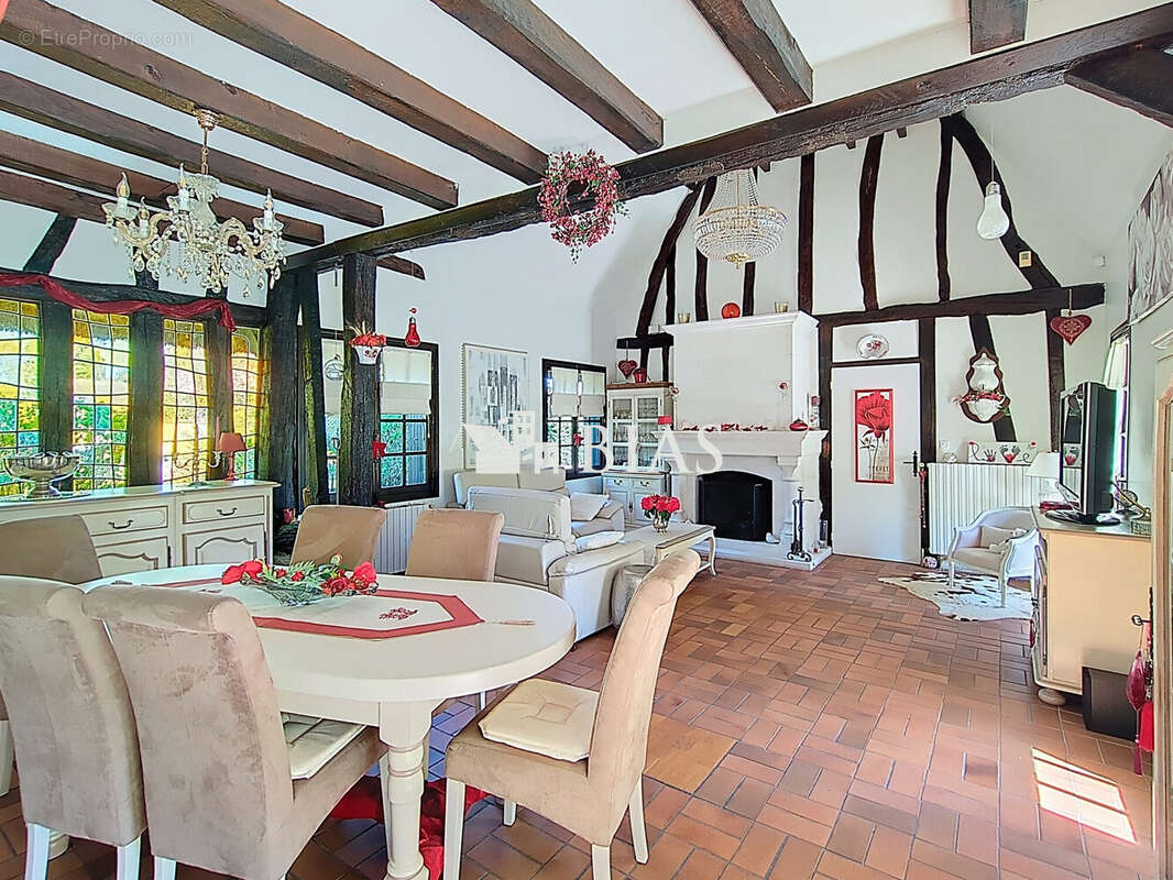 Maison à SAINT-OUEN-DU-TILLEUL
