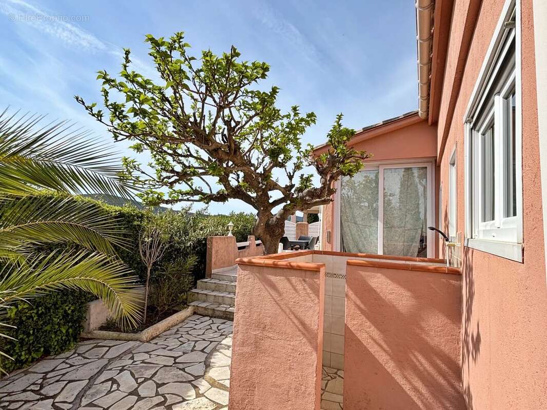 Maison à ROQUEBRUNE-SUR-ARGENS